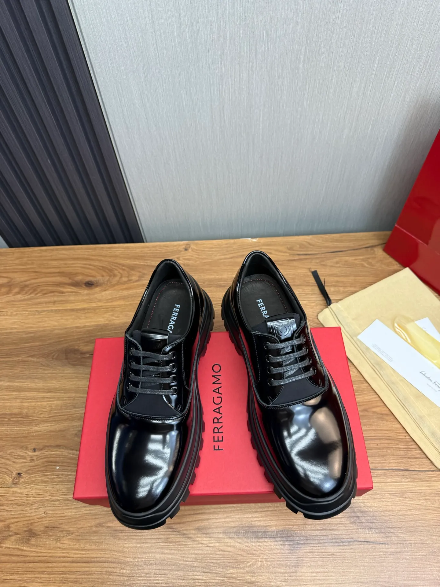 Men's shoes 💰880💰 Ferragamo. [Ferragamo] Men's Loaf leather shoes, the latest hot style, 1:1 original purchase quality, top quality, imported open-edge beaded cowhide leather on the upper, hand-made three-dimensional stitching highlights the round toe design, the inner feet are made of imported cowhide, with original wear-resistant rubber outsole, matching code 39-44, (38, 45 custom-made, non-refundable)